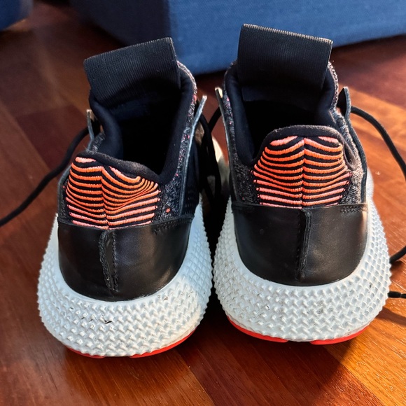 Men’s adidas boost - Picture 3 of 6